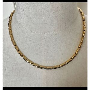 Gold tone thick necklace